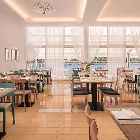 Отель Aminess Younique Lume Брна