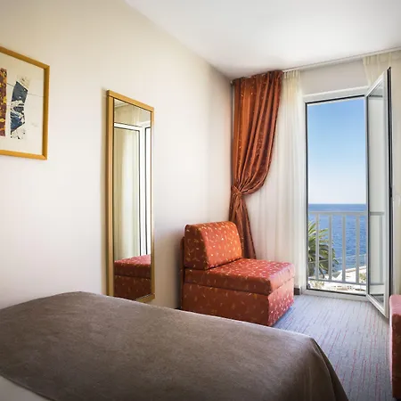 Aminess Younique Lume 4*