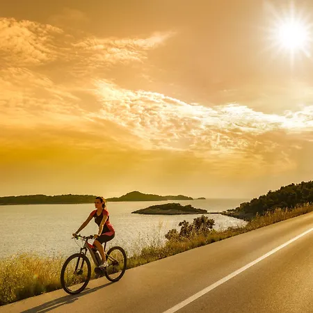 Отель Aminess Younique Lume 4*