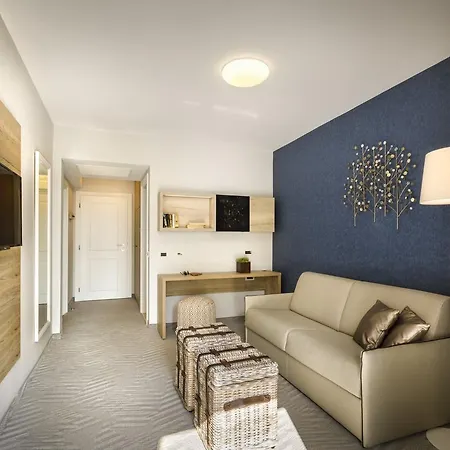 Aminess Younique Lume Брна