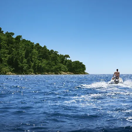 Aminess Younique Lume 4*