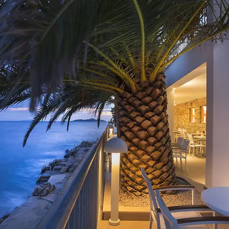 Aminess Younique Lume 4*